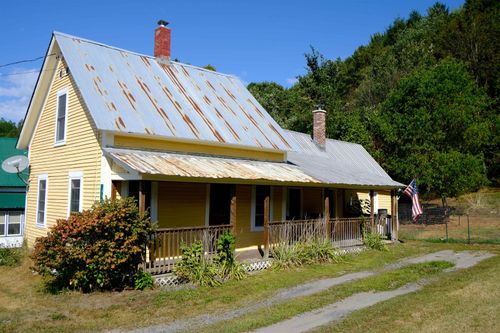 90 East St, Lyndonville, VT, 05851-8709 | Card Image