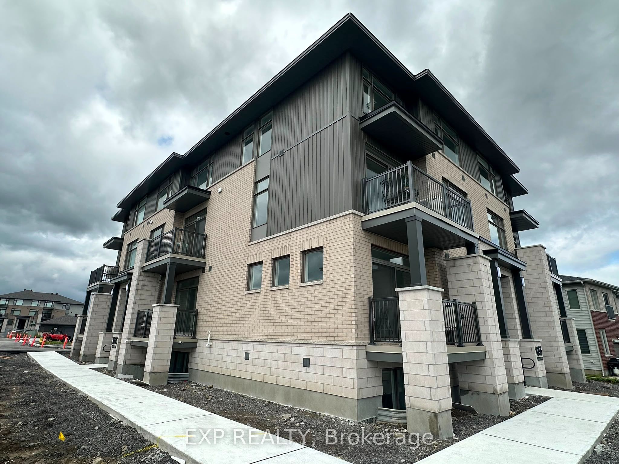 Residential Lease in Blossom Park - Airport and Area