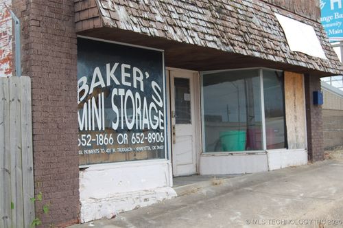 209 W Main St, Henryetta, OK, 74437-4237 | Card Image