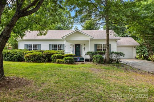 19 Ivy Garden Dr, Candler, NC, 28715-8100 | Card Image