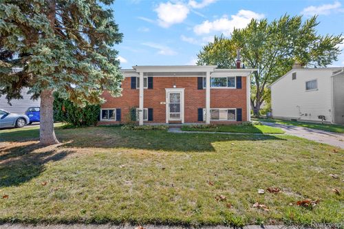 2268 Serra Dr, Sterling Heights, MI, 48310-5248 | Card Image