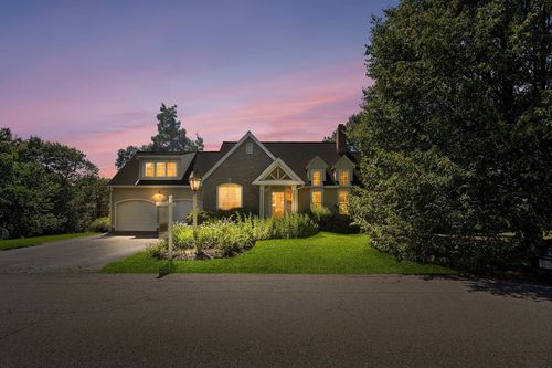 105 Weyland Cir, North Andover, MA, 01845-4935 | Card Image