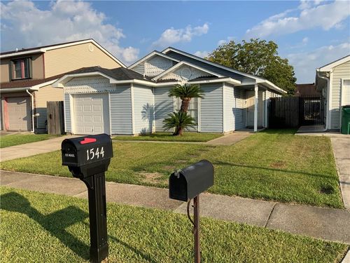 1544 Hanging Moss Ln, Gretna, LA, 70056-7793 | Card Image
