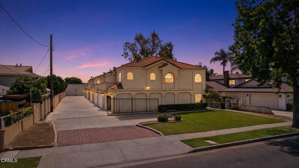Residential in Paramount