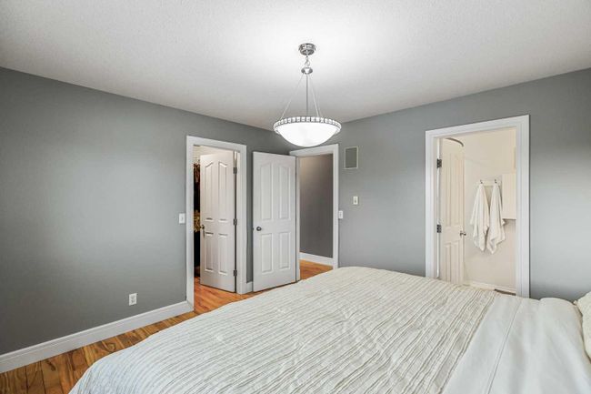 360 Willowbrook Close Nw, Home with 4 bedrooms, 3 bathrooms and 4 parking in Airdrie AB | Image 19