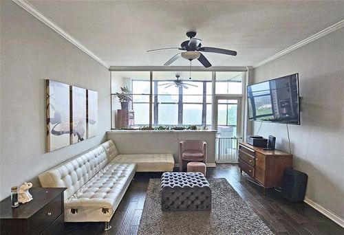 apt-719-3060 Pharr Court North Nw, Atlanta, GA, 30305-2055 | Card Image