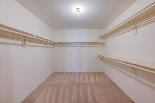 Huge walk-in closet! | Image 19
