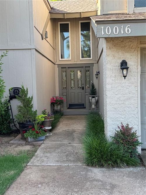 10016 Hefner Village Ter, Oklahoma City, OK, 73162-7722 | Card Image