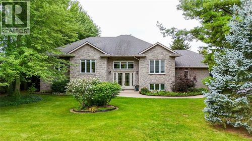 8766 Vance Drive, Lambton Shores, ON, N0N1J7 | Card Image