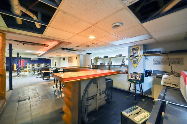 Lower Level Bar | Image 25