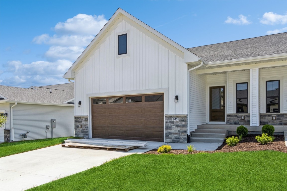 Oakland Trl, Solon, IA 52333