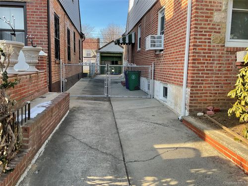 11588 220th Street, New York, NY, 11411 | Card Image