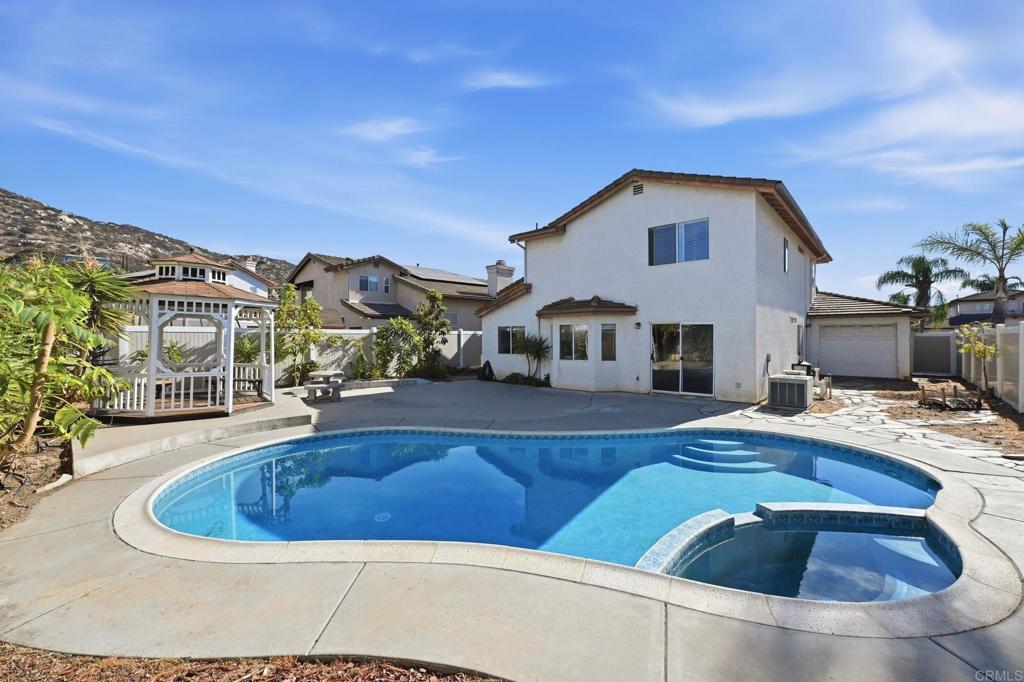 Residential in Lakeside 4