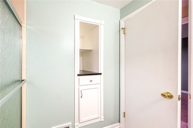 1566 Greentree Rd, House other with 2 bedrooms, 1 bathrooms and 1 parking in Scott Twp - SAL PA | Image 15