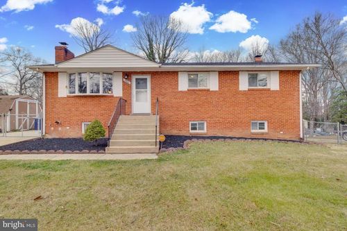 5900 Aley Rd, TEMPLE HILLS, MD, 20748-6943 | Card Image