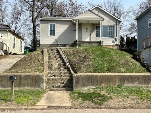 155 Fernwood Ave, Barberton, OH, 44203-1336 | Card Image