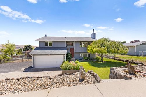 210 W Goodlander Rd, Selah, WA, 98942-9464 | Card Image