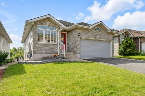 679 Melrose St, Kingston, ON, K7M9G8 | Card Image