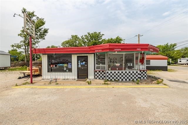 123 N Ash St, Nowata, OK 74048