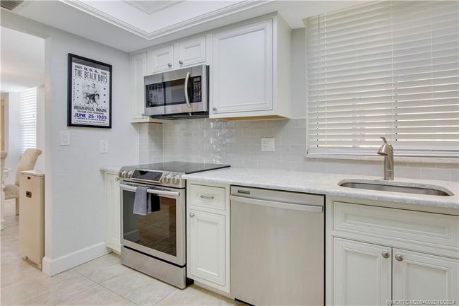 APT-103 - 3442 Ne Causeway Blvd, Condo with 2 bedrooms, 2 bathrooms and 1 parking in Jensen Beach FL | Image 7