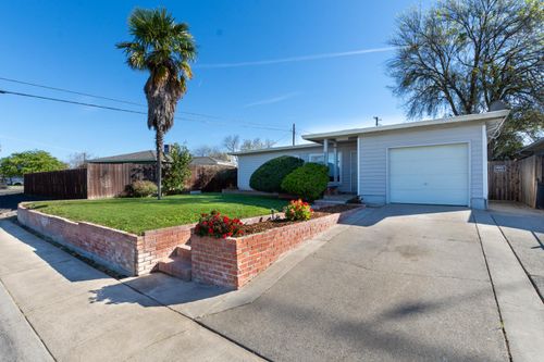 5852 N Haven Dr, North Highlands, CA, 95660-4740 | Card Image