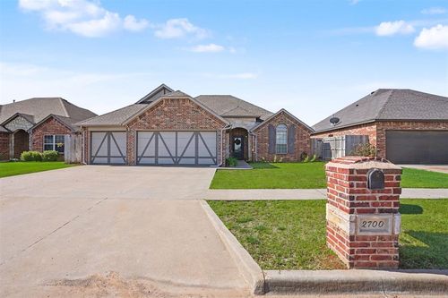 2700 Falling Leaves Dr, Weatherford, OK, 73096-3191 | Card Image