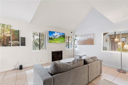 313 N Melrose Dr, Vista, CA, 92083-4800 | Card Image