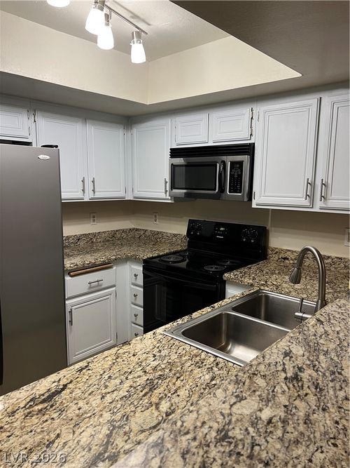 2752 Lodestone Dr, Las Vegas, NV, 89117-2460 | Card Image