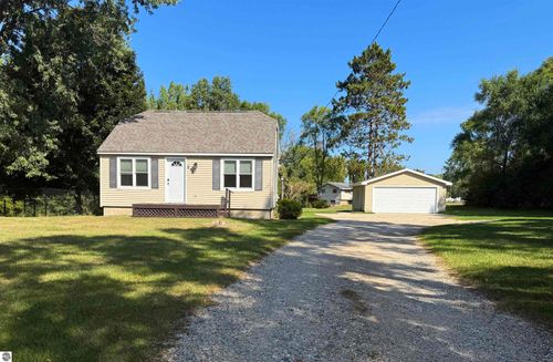215 E Surrey Rd, Farwell, MI, 48622-9709 | Card Image