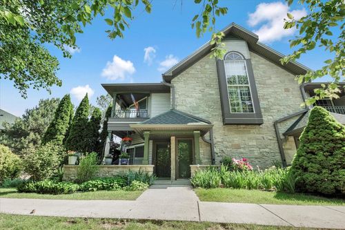 9260 W Kelly Place, Greendale, WI, 53130 | Card Image
