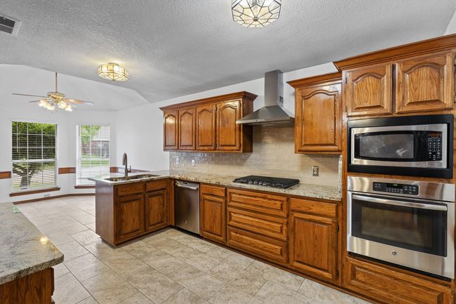 208 N Rustic Trl, House other with 3 bedrooms, 2 bathrooms and null parking in Wylie TX | Image 10