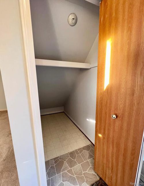 42760 Lilley Pointe Dr, Canton, MI, 48187-5323 | Card Image