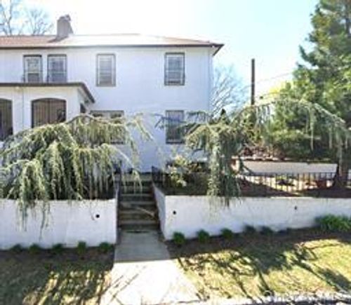 11 Floyd Pl, Great Neck, NY, 11024-2007 | Card Image