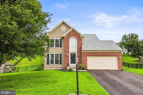 23 Louvain Dr, HANOVER, PA, 17331-8494 | Card Image