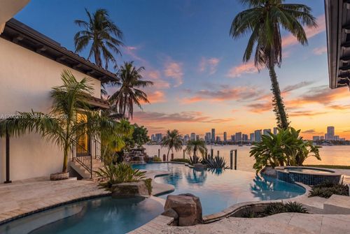 432 S Hibiscus Dr, Miami Beach, FL, 33139-5136 | Card Image