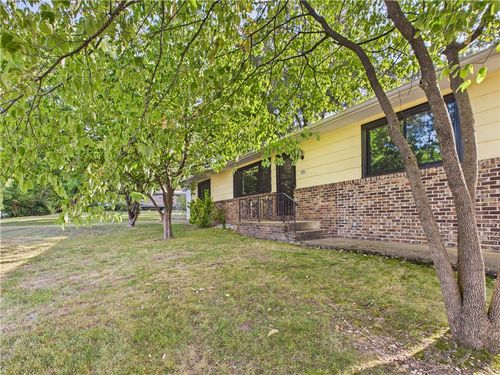 213 Glenview St, Harrison, AR, 72601-1858 | Card Image