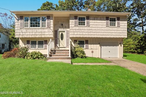 1112 Berkeley Ave, BEACHWOOD, NJ, 08722-4401 | Card Image