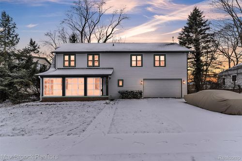 23009 Maple Ave, Farmington, MI, 48336-3958 | Card Image