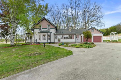 N5724 N Helenville Road, Farmington, WI, 53137 | Card Image