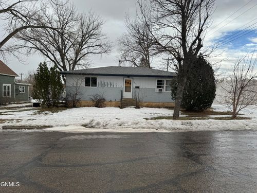 307 S Montana St, Elgin, ND, 58533 | Card Image