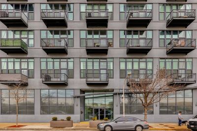 702 - 1224 W Van Buren Street, Condo with 2 bedrooms, 1 bathrooms and 1 parking in Chicago IL | Image 1