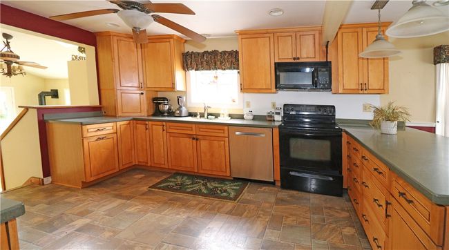23 Sherman Ln, House other with 6 bedrooms, 3 bathrooms and 6 parking in Middletown RI | Image 16