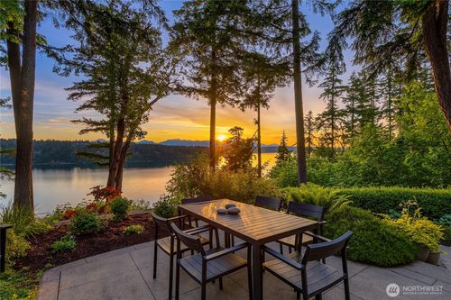 7733 Hansen Rd Ne, Bainbridge Island, WA, 98110-1614 | Card Image
