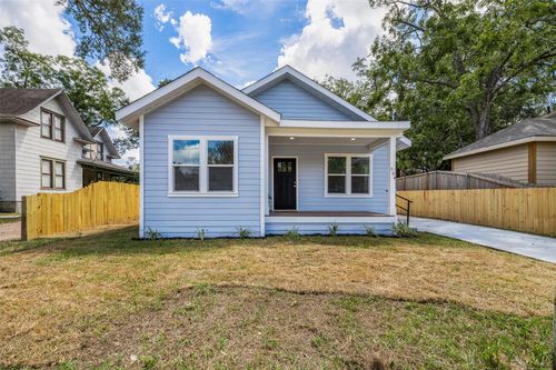 504 N Lake Ave, Eagle Lake, TX, 77434-1816 | Card Image