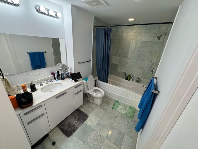 APT-4015 - 1060 Brickell Ave, Condo with 1 bedrooms, 1 bathrooms and null parking in Miami FL | Image 13