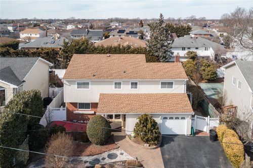 2491 Malibu Rd, Bellmore, NY, 11710-5119 | Card Image