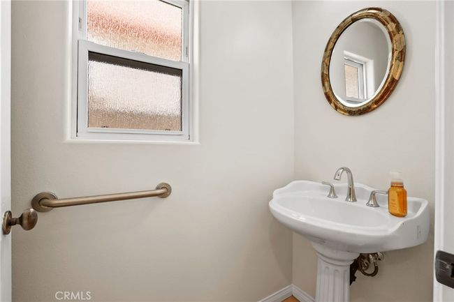 326 6 Th St, House other with 4 bedrooms, 5 bathrooms and 2 parking in Huntington Beach CA | Image 28