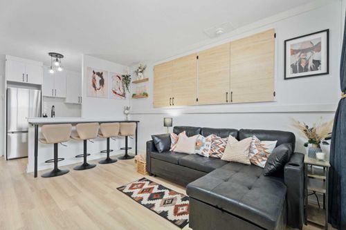 2-1530 26 Ave Sw, Calgary, AB, T2T1C5 | Card Image