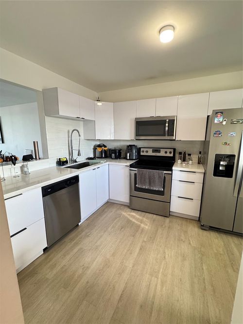 816-1770 Ne 191st St, Miami, FL, 33179-4221 | Card Image