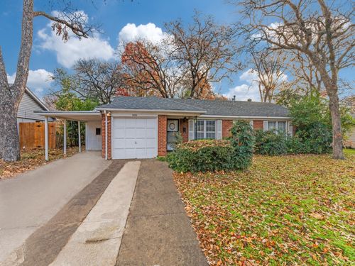 800 Thersa Dr, River Oaks, TX, 76114-3223 | Card Image